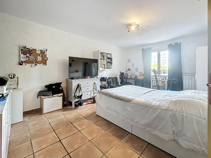 Image No.11-5 Bed House for sale