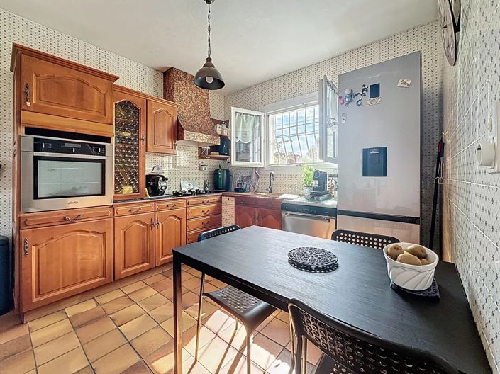 Image No.9-5 Bed House for sale