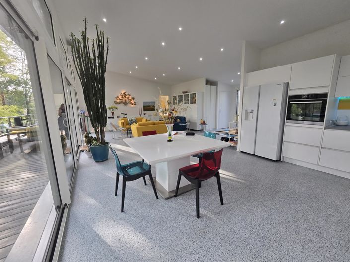 Image No.10-3 Bed House for sale