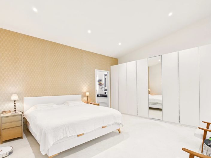 Image No.10-3 Bed House for sale