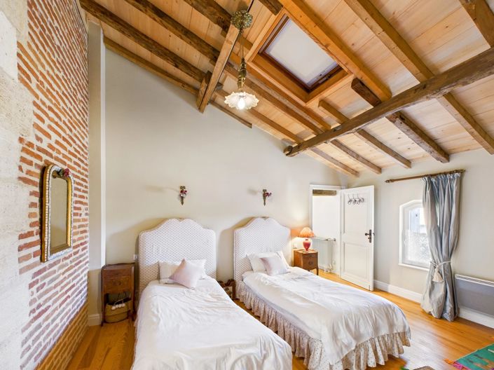 Image No.9-6 Bed House for sale