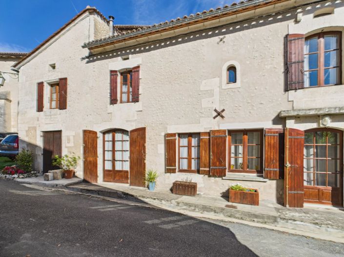 Image No.2-Maison de village de 3 chambres à vendre à Saint-Paul-Lizonne