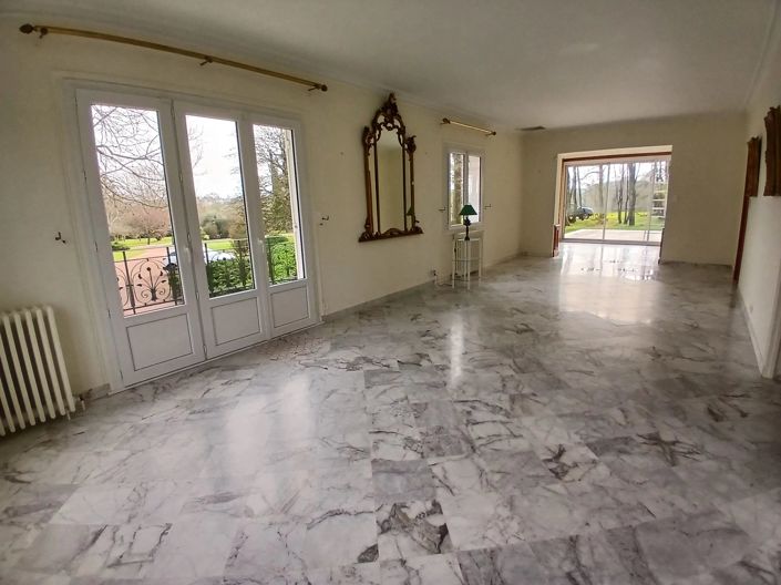 Image No.3-5 Bed House for sale