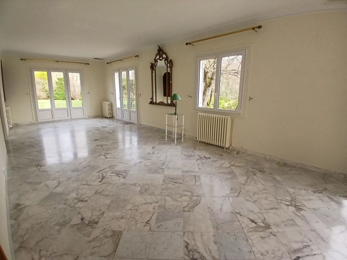 Image No.6-5 Bed House for sale