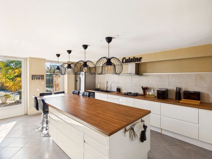 Image No.2-6 Bed House for sale