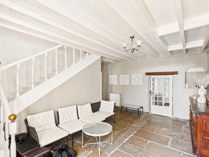 Image No.8-6 Bed House for sale