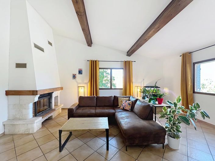 Image No.10-12 Bed House for sale