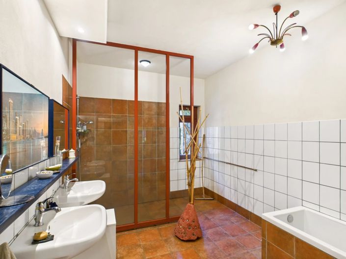 Image No.9-4 Bed House for sale