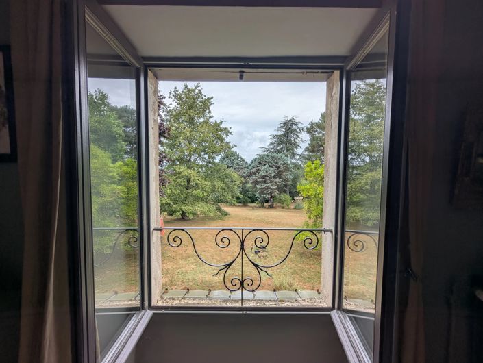 Image No.11-3 Bed House for sale