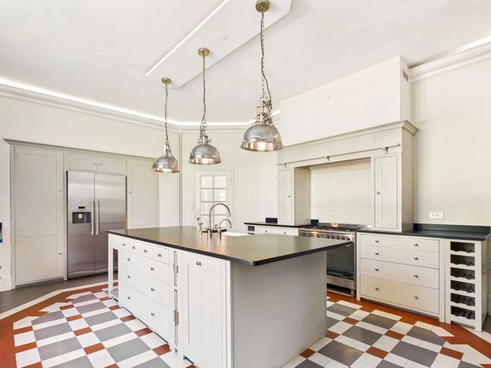 Image No.3-8 Bed House for sale