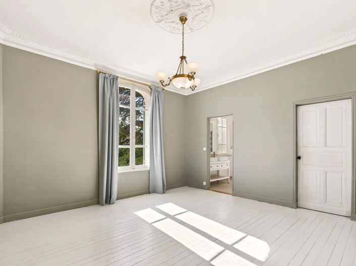 Image No.9-8 Bed House for sale