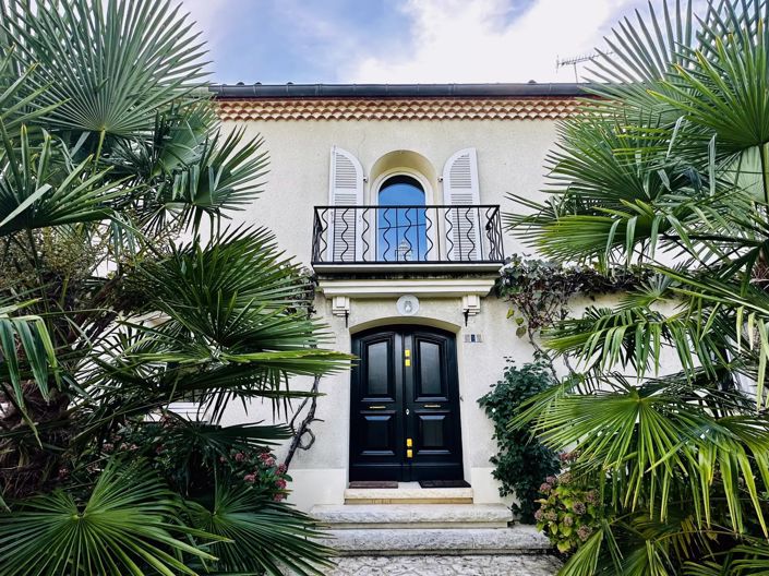 Image No.1-8 Bed House for sale