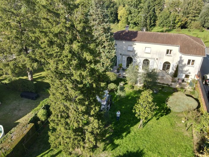 Image No.2-Maison de 8 chambres à vendre à Chasseneuil-sur-Bonnieure