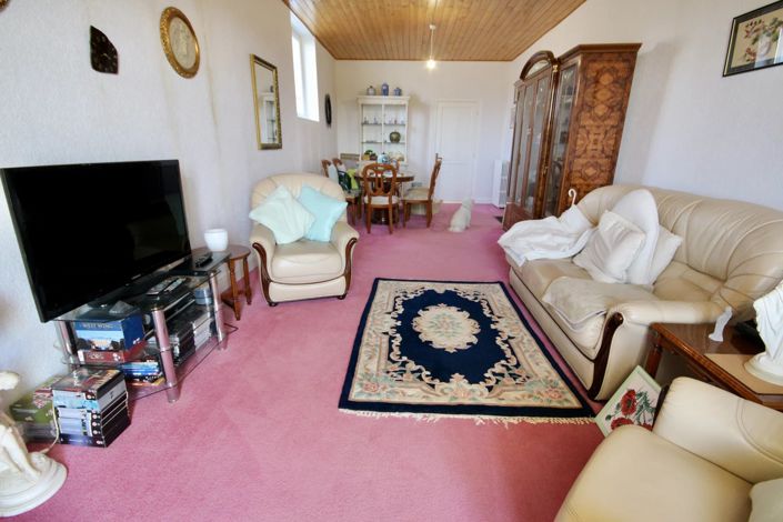 Image No.10-8 Bed House for sale