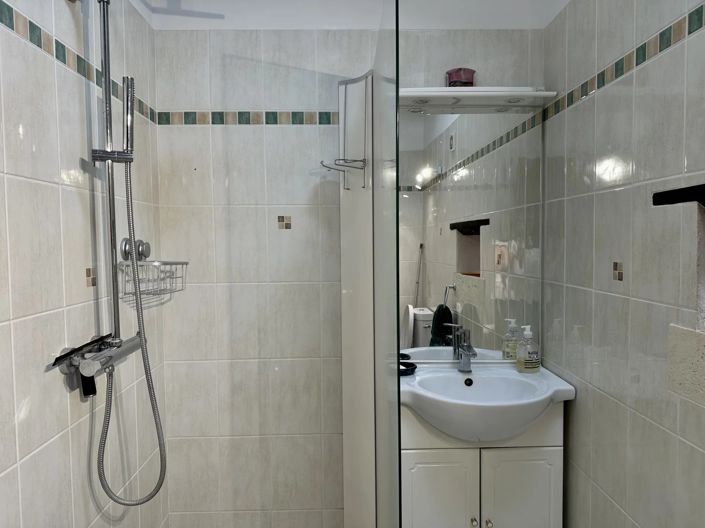 Image No.10-7 Bed House for sale