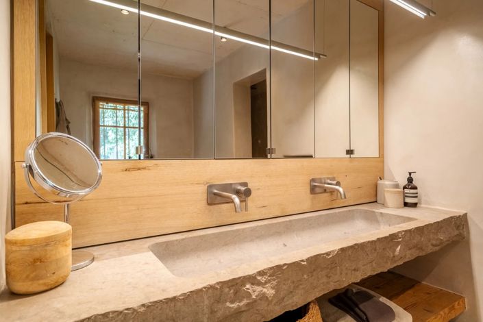 Image No.11-7 Bed Property for sale