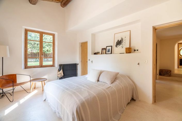 Image No.13-7 Bed Property for sale