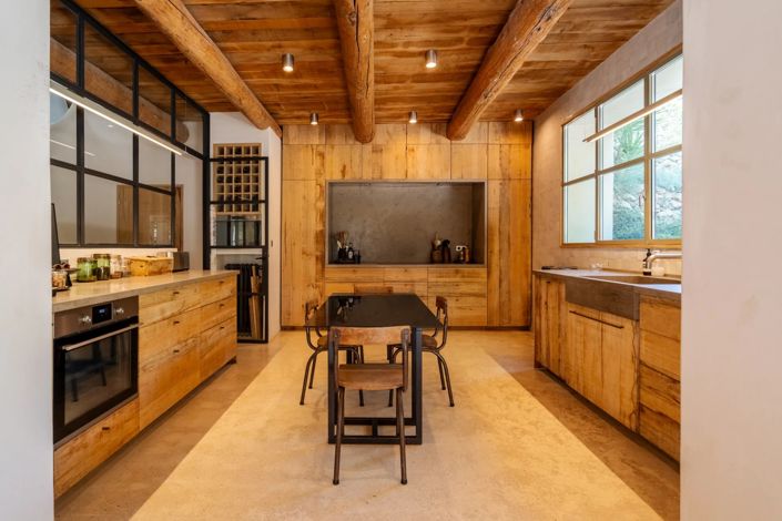 Image No.6-7 Bed Property for sale