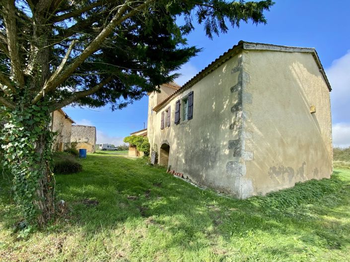 Image No.12-3 Bed Farmhouse for sale