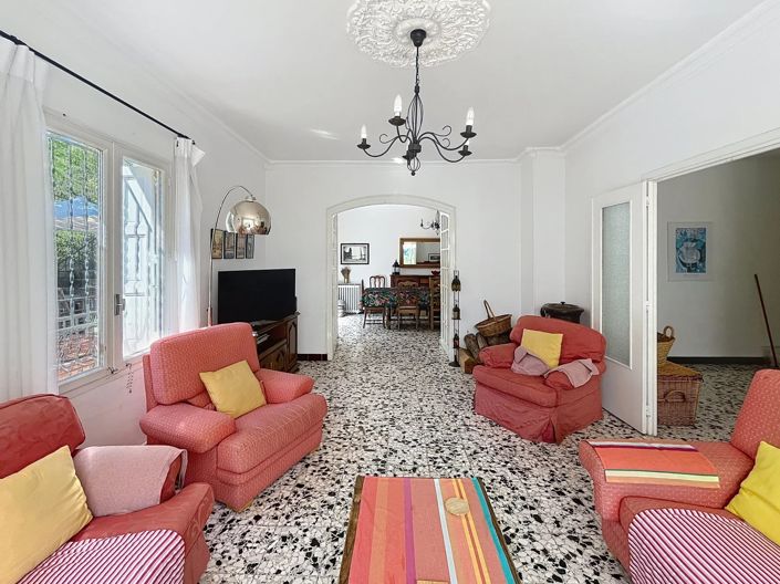 Image No.5-5 Bed House for sale