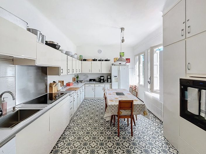 Image No.7-5 Bed House for sale