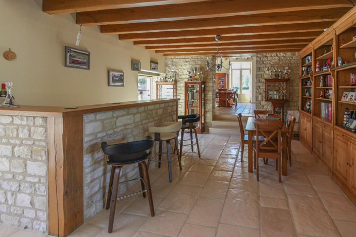 Image No.6-5 Bed House for sale