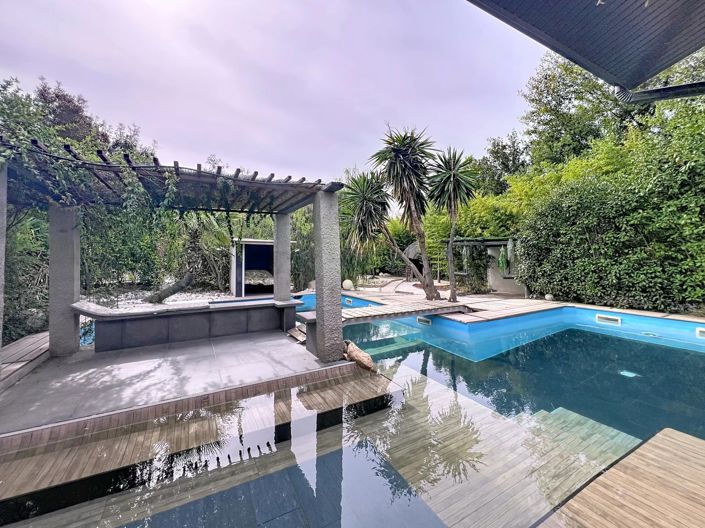 Image No.1-5 Bed House for sale