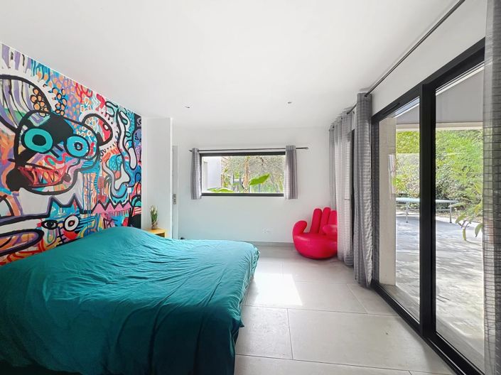 Image No.7-5 Bed House for sale