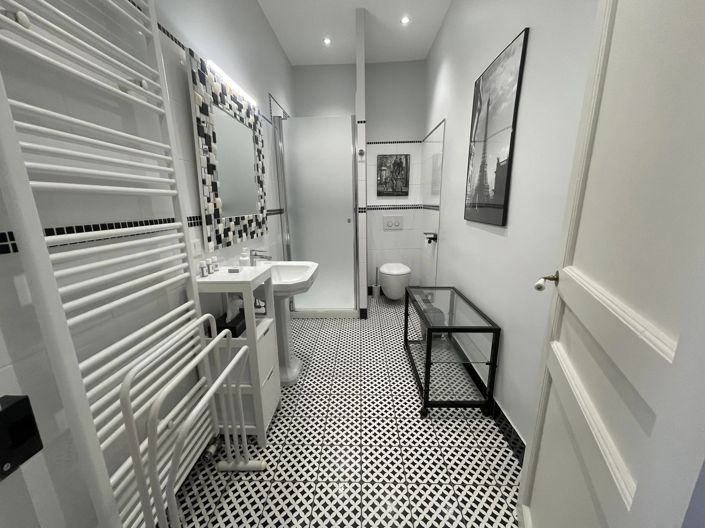 Image No.12-5 Bed House for sale