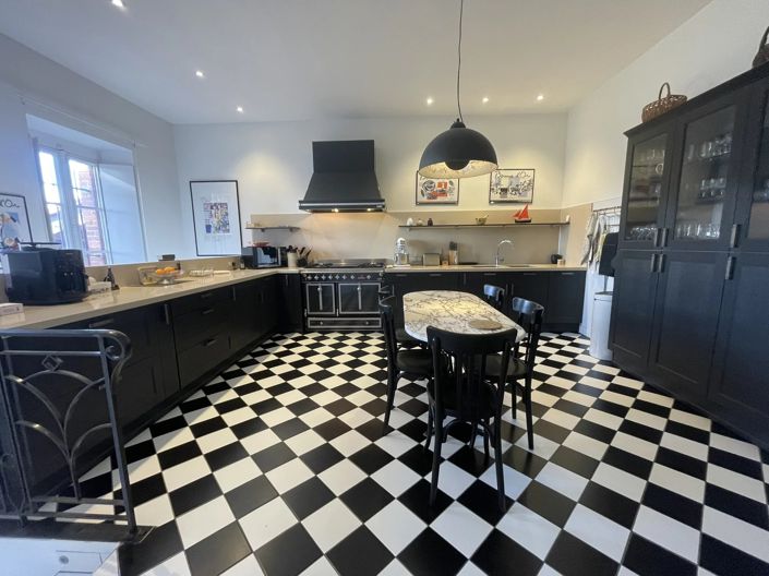 Image No.3-5 Bed House for sale