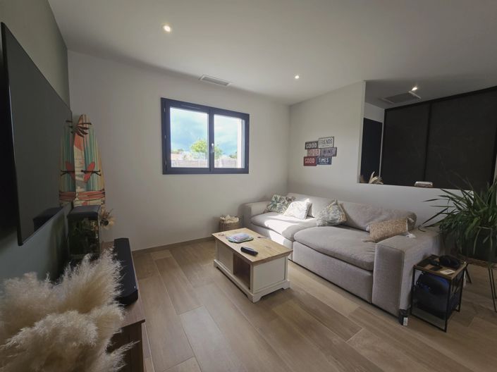 Image No.6-3 Bed House for sale