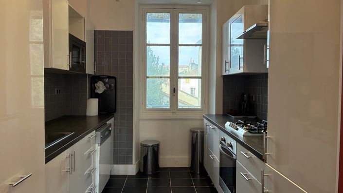 Image No.5-2 Bed House for sale