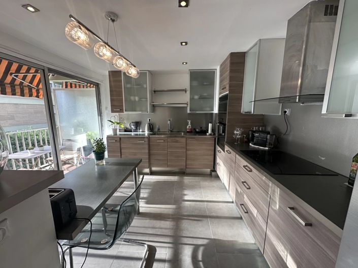 Image No.11-2 Bed Property for sale