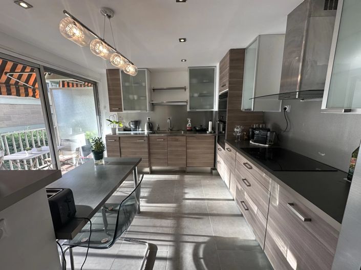 Image No.12-2 Bed Property for sale