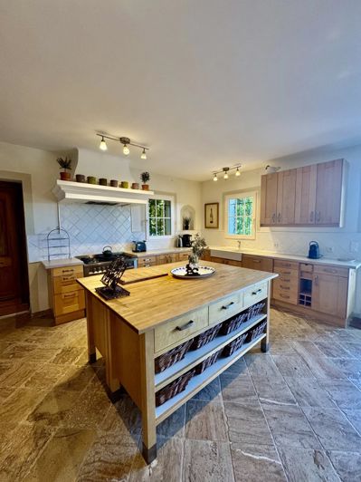 Image No.5-4 Bed Property for sale