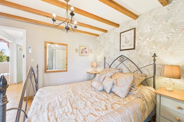 Image No.9-6 Bed House for sale