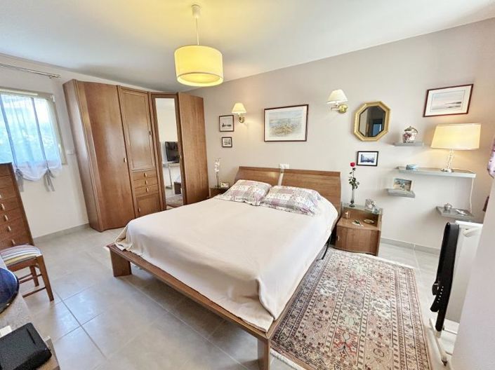 Image No.11-3 Bed House for sale