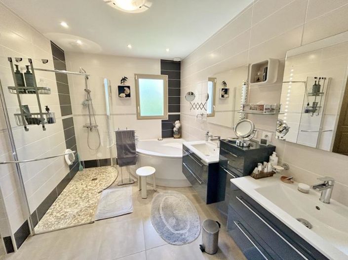 Image No.12-3 Bed House for sale