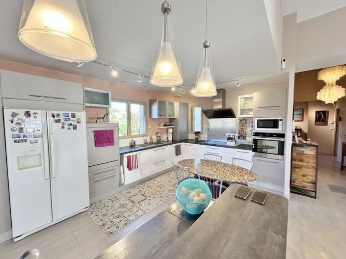 Image No.9-3 Bed House for sale