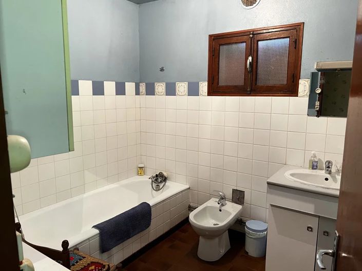 Image No.9-5 Bed House for sale