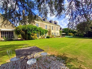 1 - Chinon, House