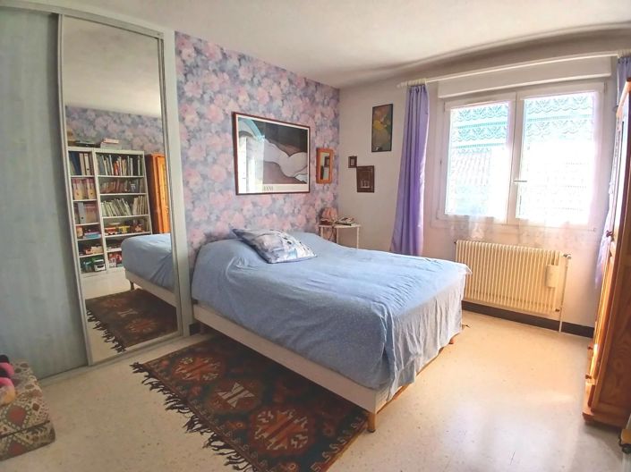 Image No.8-5 Bed House for sale