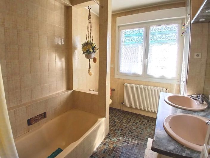 Image No.9-5 Bed House for sale