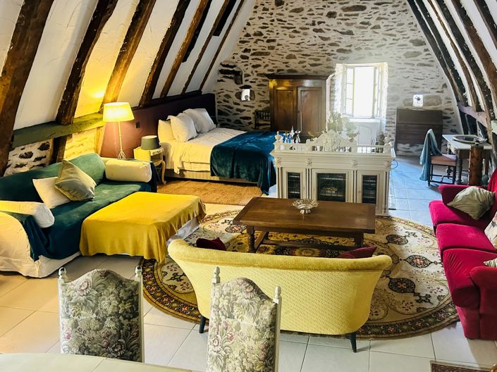 Image No.5-6 Bed Village House for sale