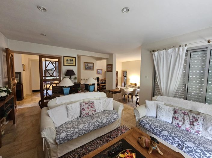 Image No.3-5 Bed House for sale