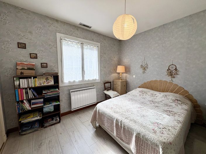 Image No.8-5 Bed House for sale