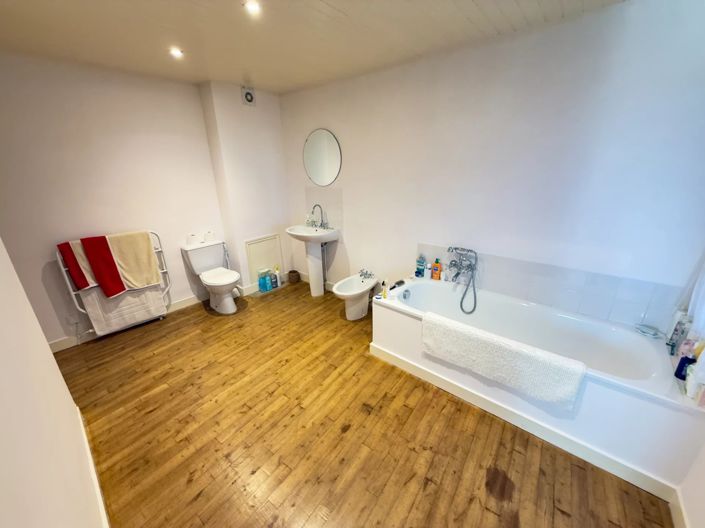 Image No.8-4 Bed House for sale