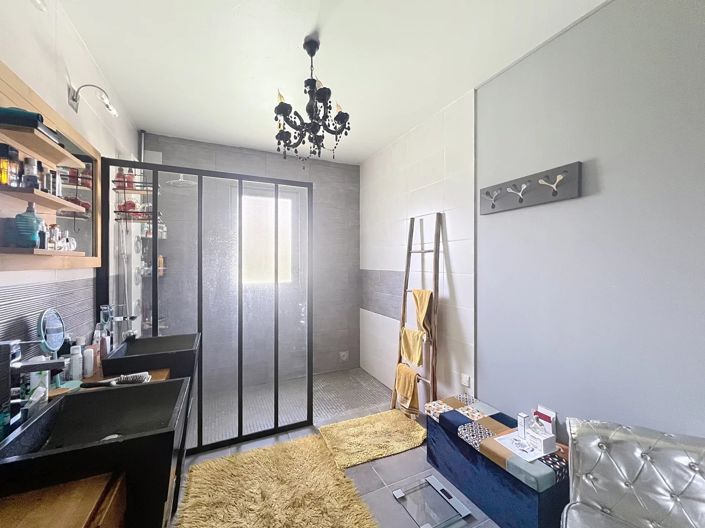 Image No.8-3 Bed House for sale