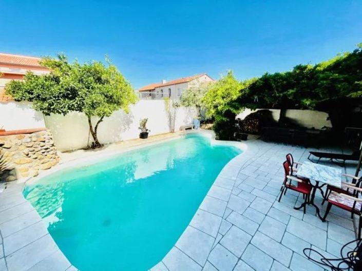 Image No.1-4 Bed House for sale