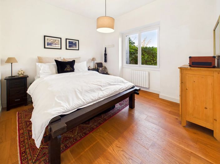 Image No.12-2 Bed House for sale